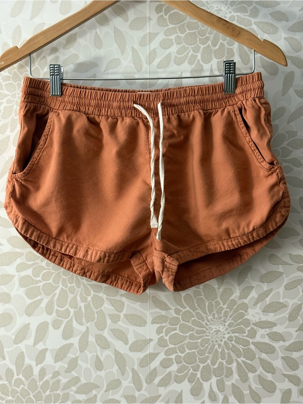 Billabong Women’s M Burnt Orange Road Trippin Elastic Woven Pull On Shorts